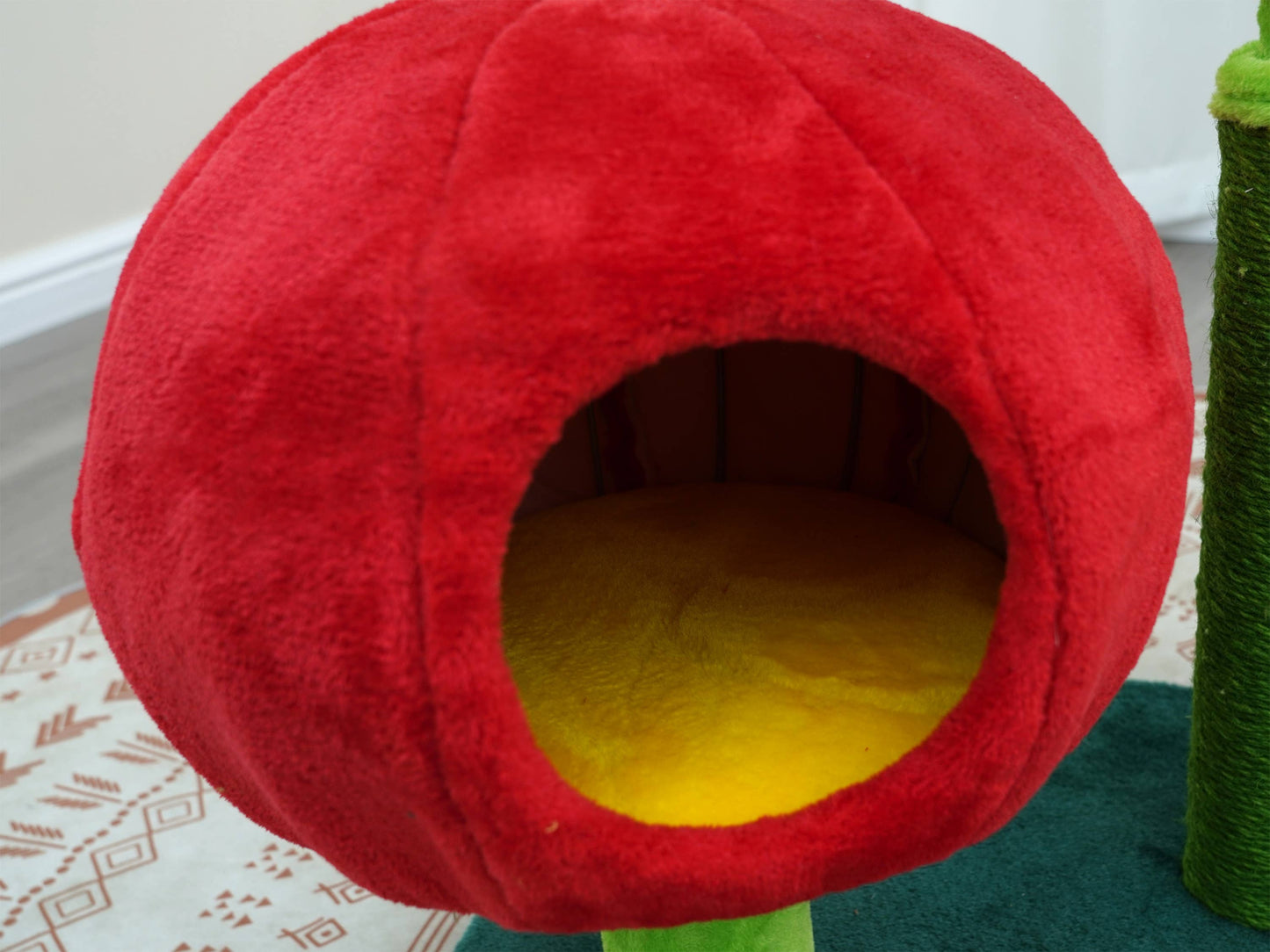 Catry Gum Drop 4-Level Flower Cat Tree